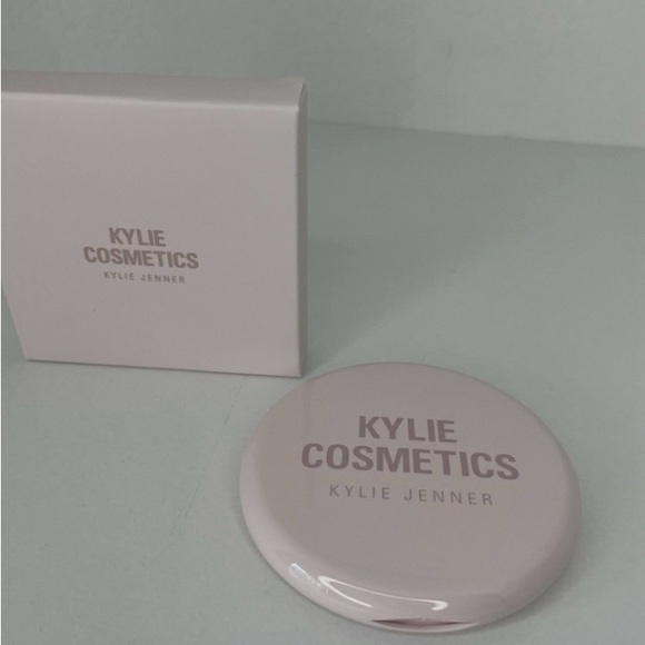 Kylie Cosmetics Pink Mirror - Picture 1 of 3